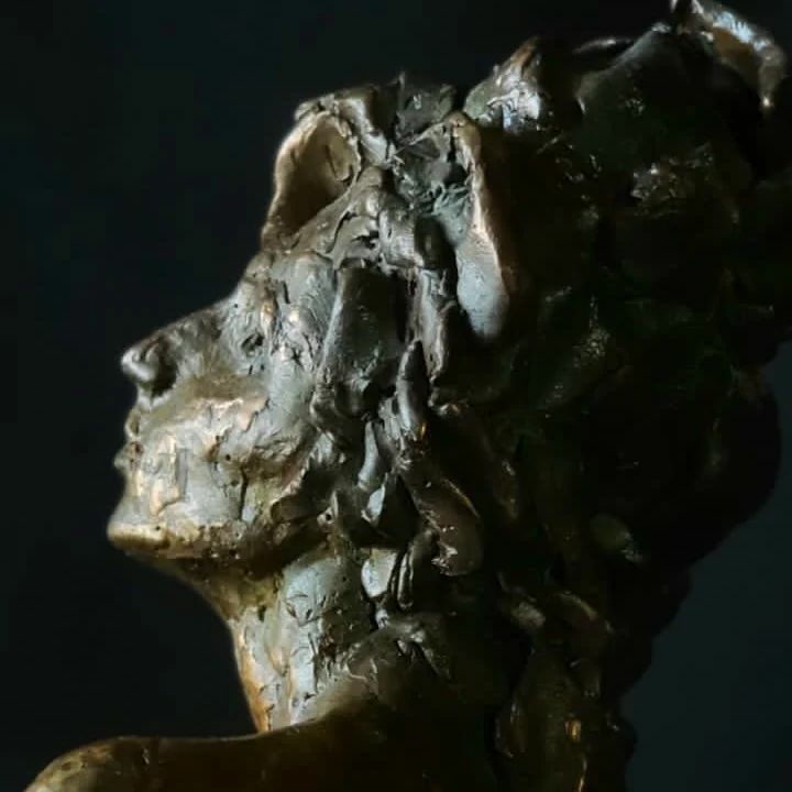 Amy Winehouse. Sculpture "Amy's heart" bronze,patina,11kg.60x25x20. . . #amywinehouse #amywinehouseforever #amywinehousefan #amywinehouseart #1001sculptures #sculpture #sculptures #contemporarysculpture #escultura #bronze #bronzesculpture #artsculpture #figuretivesculpture #metalsculpture #скульптура #скульптураизбронзы #современнаяскульптура #скульптуравинтерьер #купитьскульптуру #бронзоваяскульптура #авторскаяскульптура #bronzeart #bronzestatue #esculpture #эмиуайнхаус #скульптураизметалла