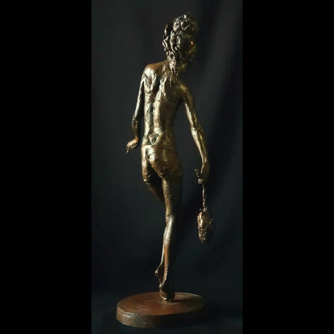 Amy Winehouse. Sculpture "Amy's heart" bronze,patina,11kg.60x25x20. . . #amywinehouse #amywinehouseforever #amywinehousefan #amywinehouseart #1001sculptures #sculpture #sculptures #contemporarysculpture #escultura #bronze #bronzesculpture #artsculpture #figuretivesculpture #metalsculpture #скульптура #скульптураизбронзы #современнаяскульптура #скульптуравинтерьер #купитьскульптуру #бронзоваяскульптура #авторскаяскульптура #bronzeart #bronzestatue #esculpture #эмиуайнхаус #скульптураизметалла Amy Winehouse. Sculpture "Amy's heart" bronze,patina,11kg.60x25x20.