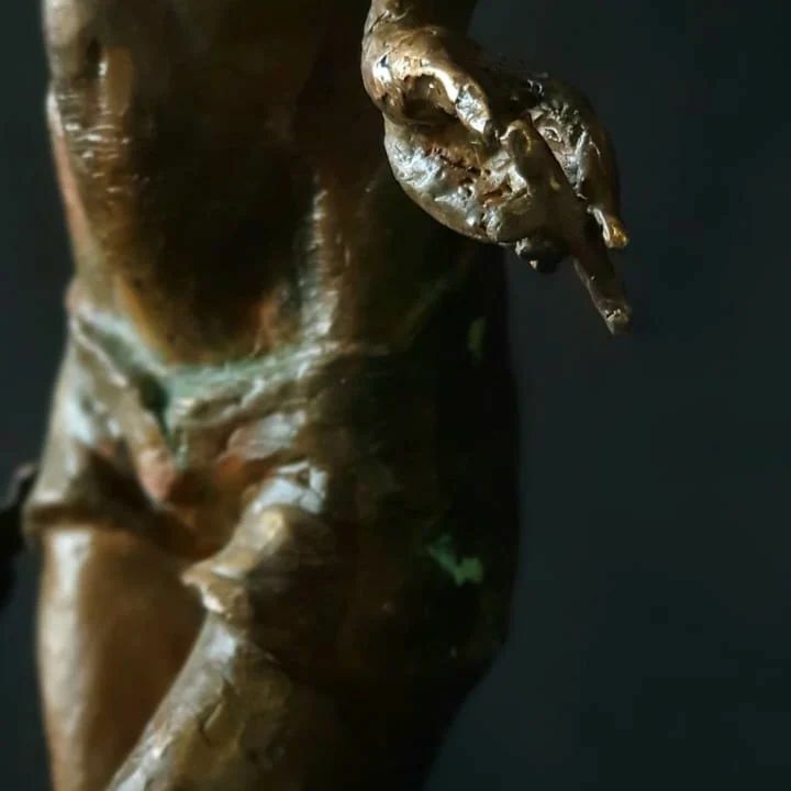 Amy Winehouse. Sculpture "Amy's heart" bronze,patina,11kg.60x25x20. . . #amywinehouse #amywinehouseforever #amywinehousefan #amywinehouseart #1001sculptures #sculpture #sculptures #contemporarysculpture #escultura #bronze #bronzesculpture #artsculpture #figuretivesculpture #metalsculpture #скульптура #скульптураизбронзы #современнаяскульптура #скульптуравинтерьер #купитьскульптуру #бронзоваяскульптура #авторскаяскульптура #bronzeart #bronzestatue #esculpture #эмиуайнхаус #скульптураизметалла Amy Winehouse. Sculpture "Amy's heart" bronze,patina,11kg.60x25x20.