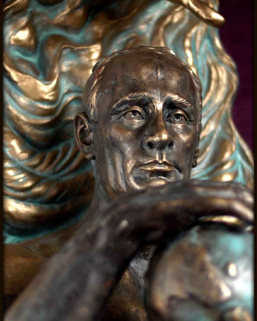 #putin #russia #православие #президентрф#русские #россия #владимирпутин #путин #moscow #artgallery #gallery #art #escultura #sculpture #sculptures #1001sculptures #скульптура #contemporarysculpture #sculptureart #sculptureoftheday #kremlin_putin #moscowsculpture #президент Скульптура "Владимир Путин. Десница" Sculpture "Vladimir Putin: The Hand"